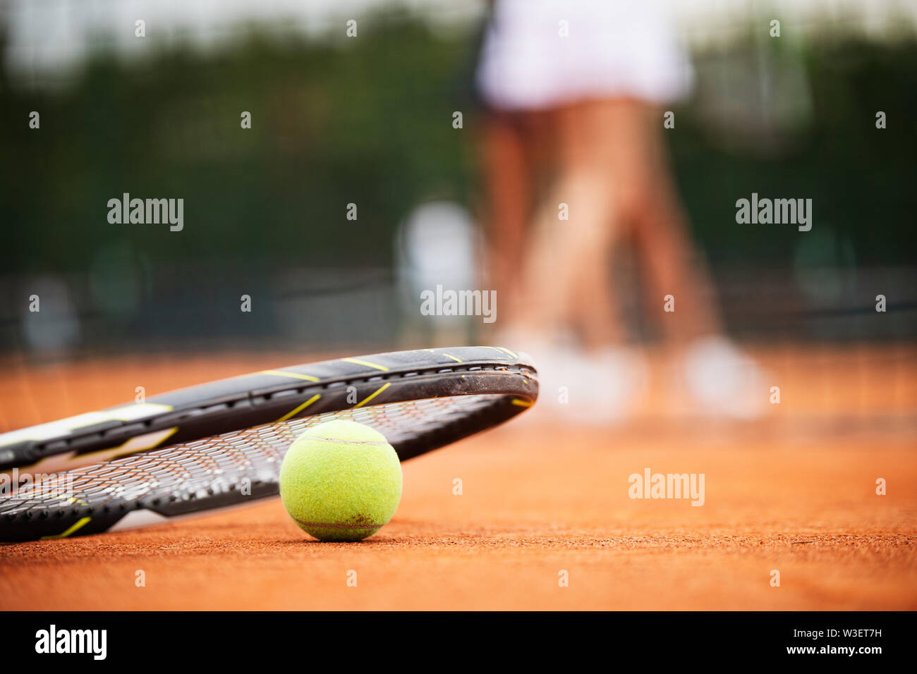 Close up di palle da tennis sul campo da tennis. Sport concept Foto Stock