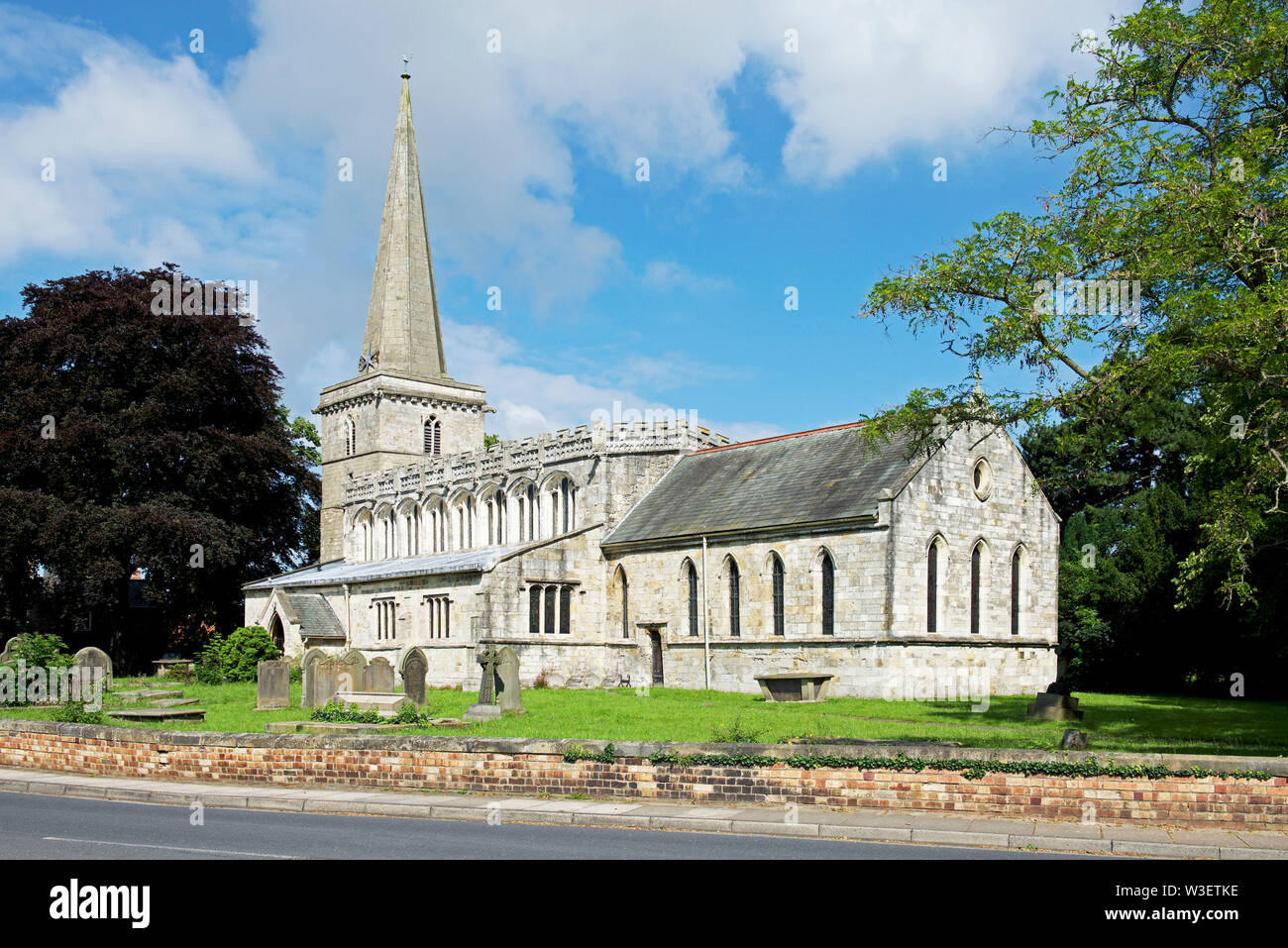 La chiesa parrocchiale di San Pietro e San Paolo, Drax village, North Yorkshire, Inghilterra, Regno Unito Foto Stock