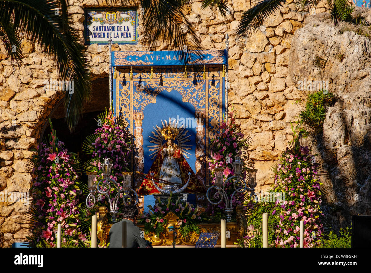 Immagine della Beata Vergine della roccia di eremo della Virgen de la Peña, bianco villaggio di Mijas. Provincia di Malaga Costa del Sol. Andalusia, Spagna Foto Stock