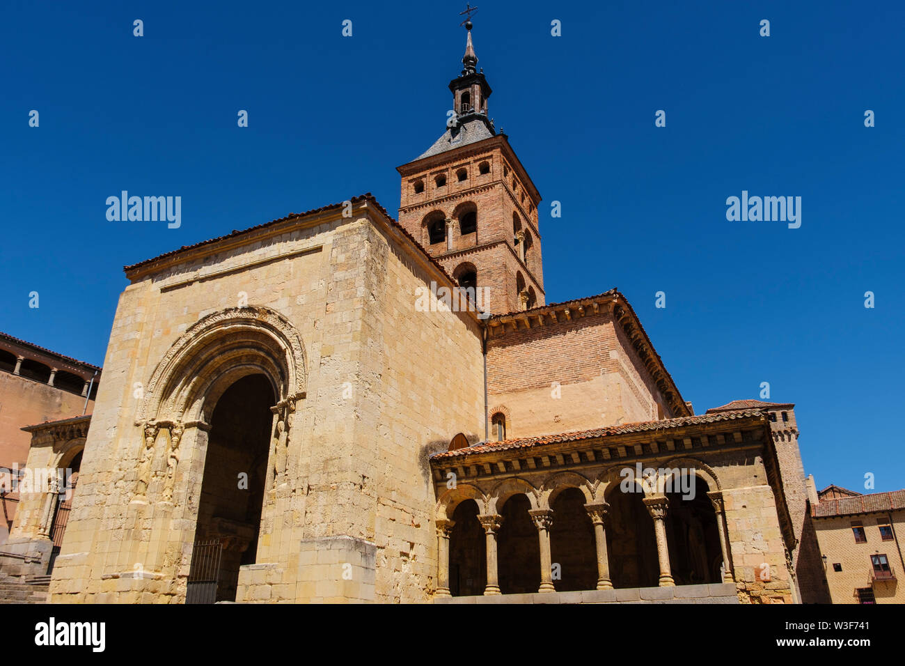 San Martin chiesa di origine moresca con stile romanico, Medina piazza del Campo. Città di Segovia. Castilla León, Spagna Europa Foto Stock