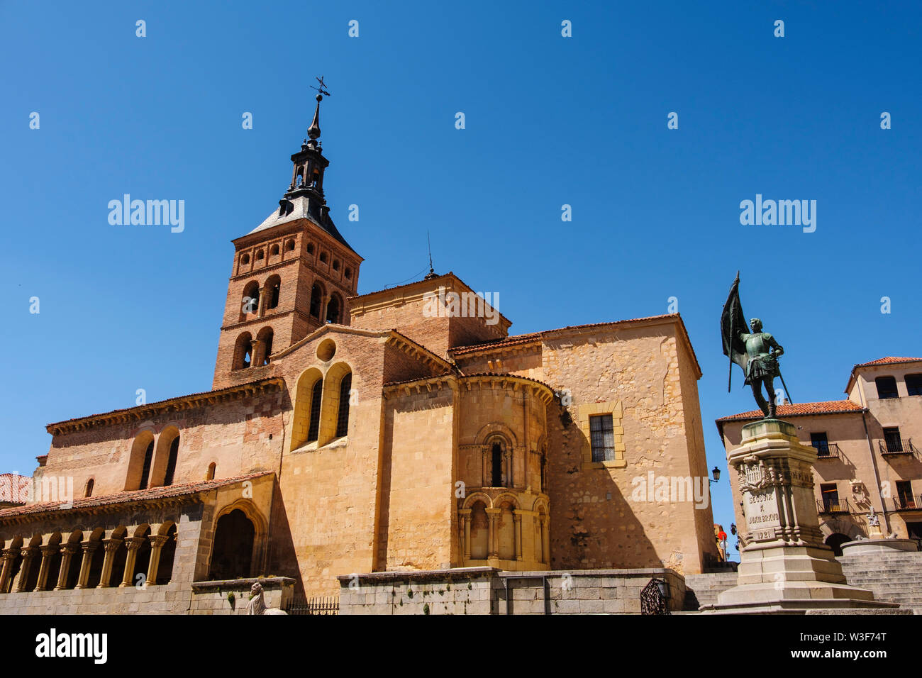 San Martin chiesa di origine moresca con stile romanico, Medina piazza del Campo. Città di Segovia. Castilla León, Spagna Europa Foto Stock