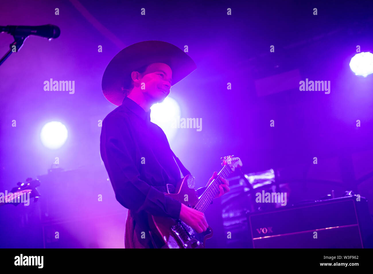 Bergen, Norvegia - 15 giugno 2019. La band britannica Midi nero esegue un concerto dal vivo durante il norvegese music festival Bergenfest 2019 a Bergen. Qui il cantante e chitarrista Geordie Greep è visto dal vivo sul palco. (Photo credit: Gonzales foto - Jarle H. Moe). Foto Stock