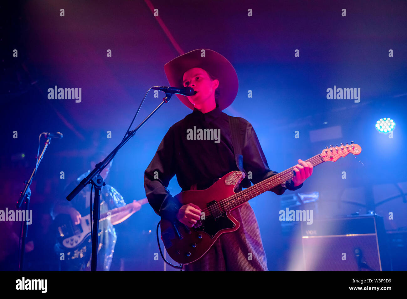 Bergen, Norvegia - 15 giugno 2019. La band britannica Midi nero esegue un concerto dal vivo durante il norvegese music festival Bergenfest 2019 a Bergen. Qui il cantante e chitarrista Geordie Greep è visto dal vivo sul palco. (Photo credit: Gonzales foto - Jarle H. Moe). Foto Stock