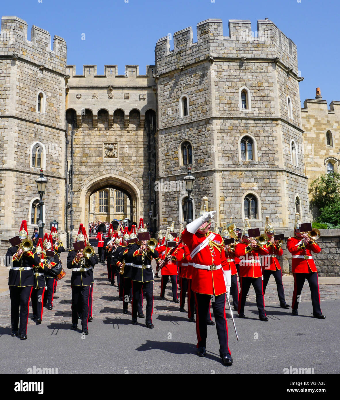 Modifica della guardia al Castello di Windsor, Queens Life Guard, il Castello di Windsor, Windsor, Berkshire, Inghilterra, Regno Unito, GB. Foto Stock