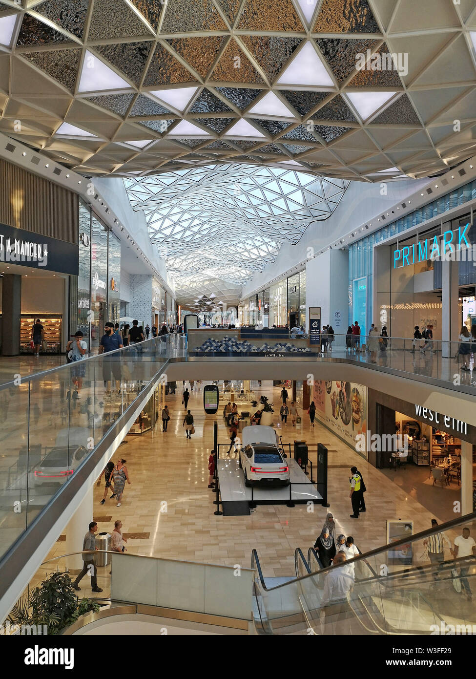 Una vista generale di Westfields Shopping center è visto nella zona ovest di Londra. Luglio 12, 2019. Foto Stock