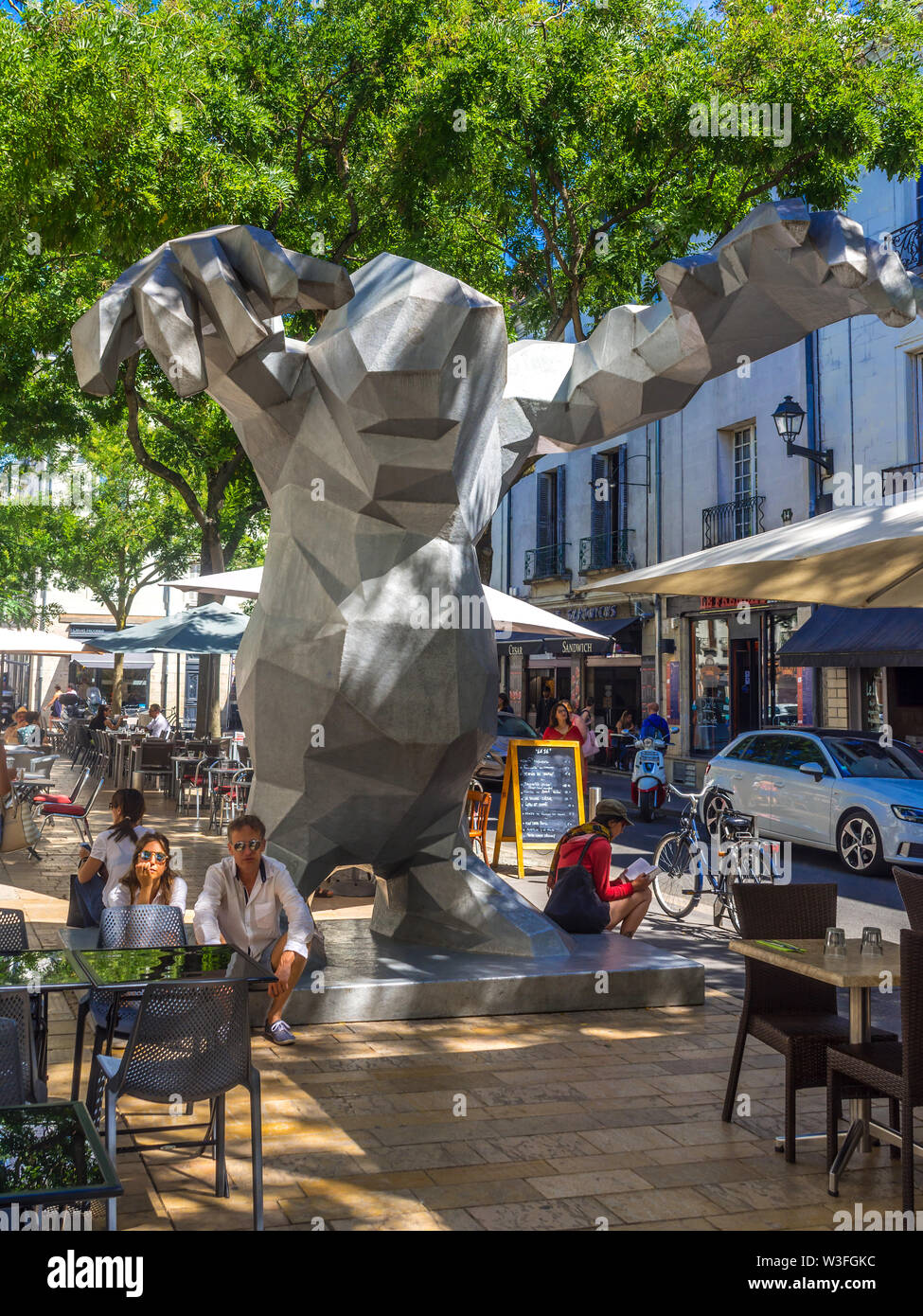 'Le monstre' (il mostro) 4,4 metro di altezza 2004 scultura di Xavier Veilhan nel Grande Marché, Tours, Indre-et-Loire, Francia. Foto Stock