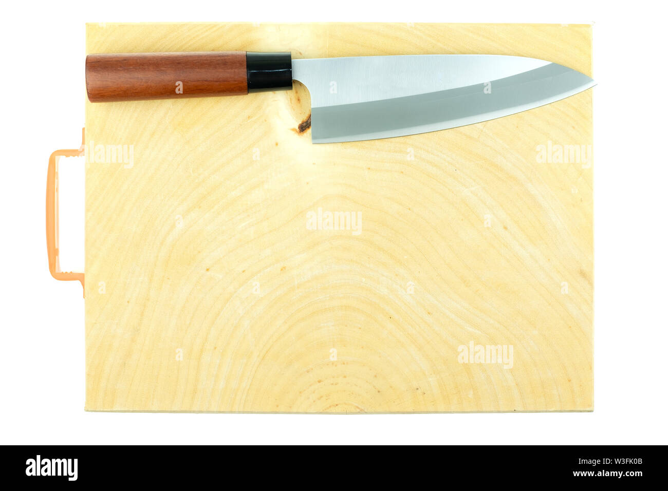 Cucina giapponese Coltello Deba e legno butcher bloccare il ripiano del bancone su sfondo bianco Foto Stock