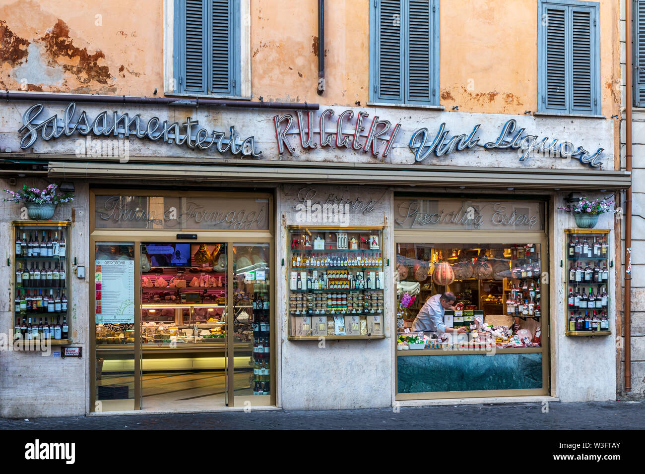 Negozio di gastronomia in Roma, lazio, Italy Foto stock - Alamy