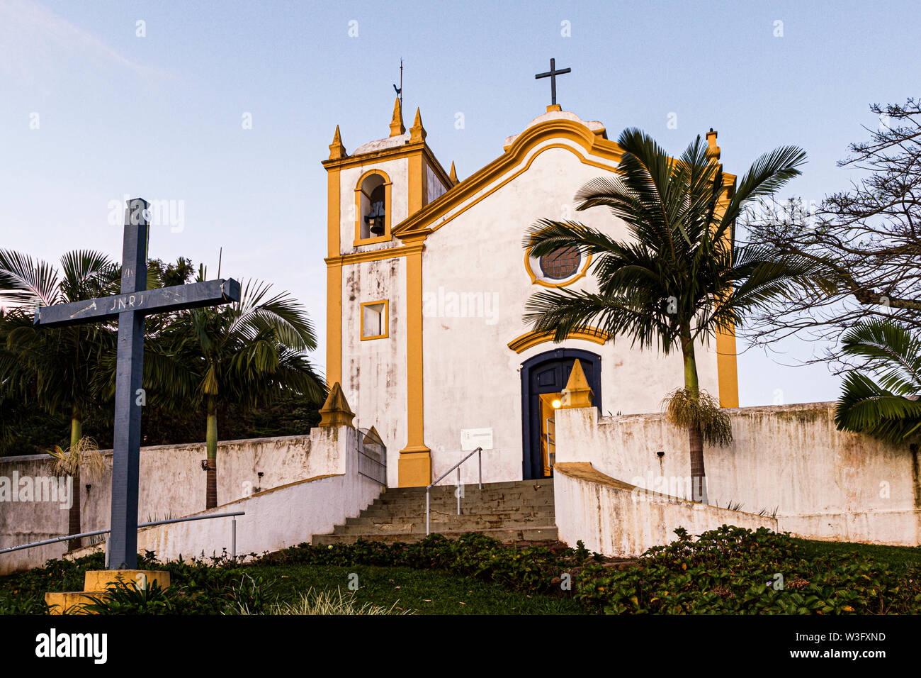 Architettura coloniale chiesa a Lagoa da Conceicao quartiere. Florianopolis, Santa Catarina, Brasile. Foto Stock