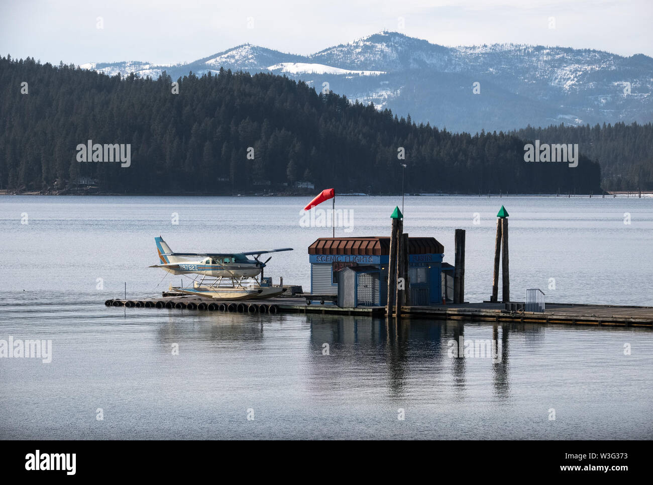 Piccoli ruscelli idrovolante parcheggiato nel dock sul lago di Coeur d'Alene, Idaho Foto Stock