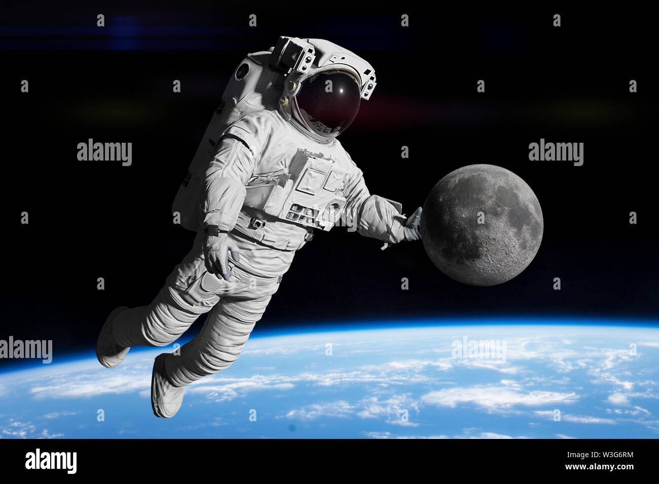 Astronauta tenendo la luna Foto Stock