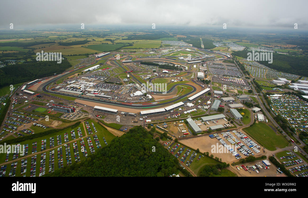Circuito di Silverstone vista aerea su F1 il giorno della gara 2019 da un elicottero sopra il circuito del Northamptonshire. Foto Stock