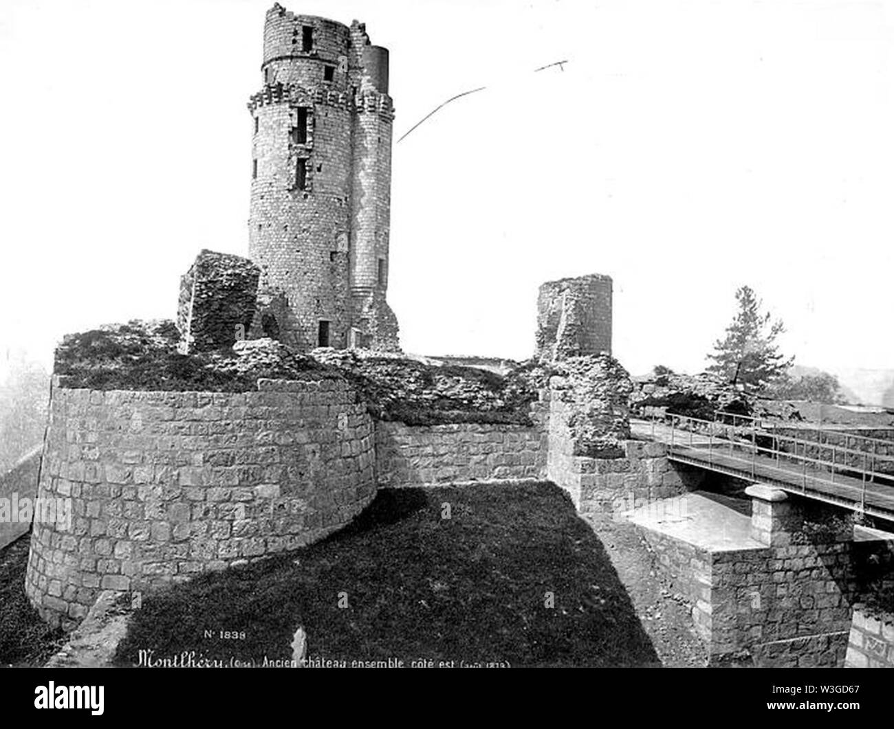 Château (ancien) - Ensemble côté est - Montlhéry - Médiathèque de l'architecture et du patrimoine - APMH00001838. Foto Stock