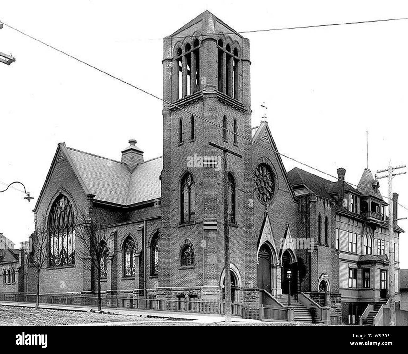 Chiesa del Sacro Cuore di Gesù, angolo 6th Ave e la campana St, Seattle (CURTIS 1455). Foto Stock