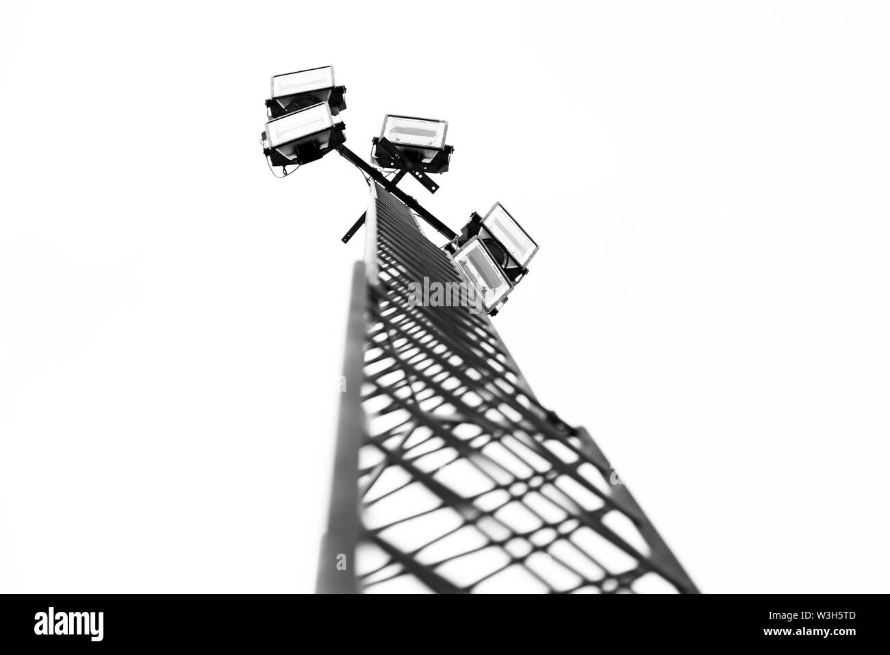 Tower con cinque proiettori per l'arena sportiva 2019-07-06 Umea Svezia Foto Stock