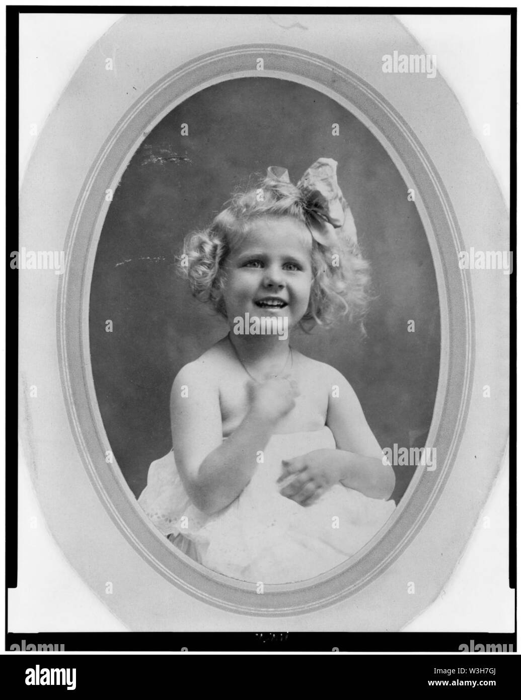 Clare Boothe Luce, mezza lunghezza verticale, rivolto verso la parte anteriore Foto Stock