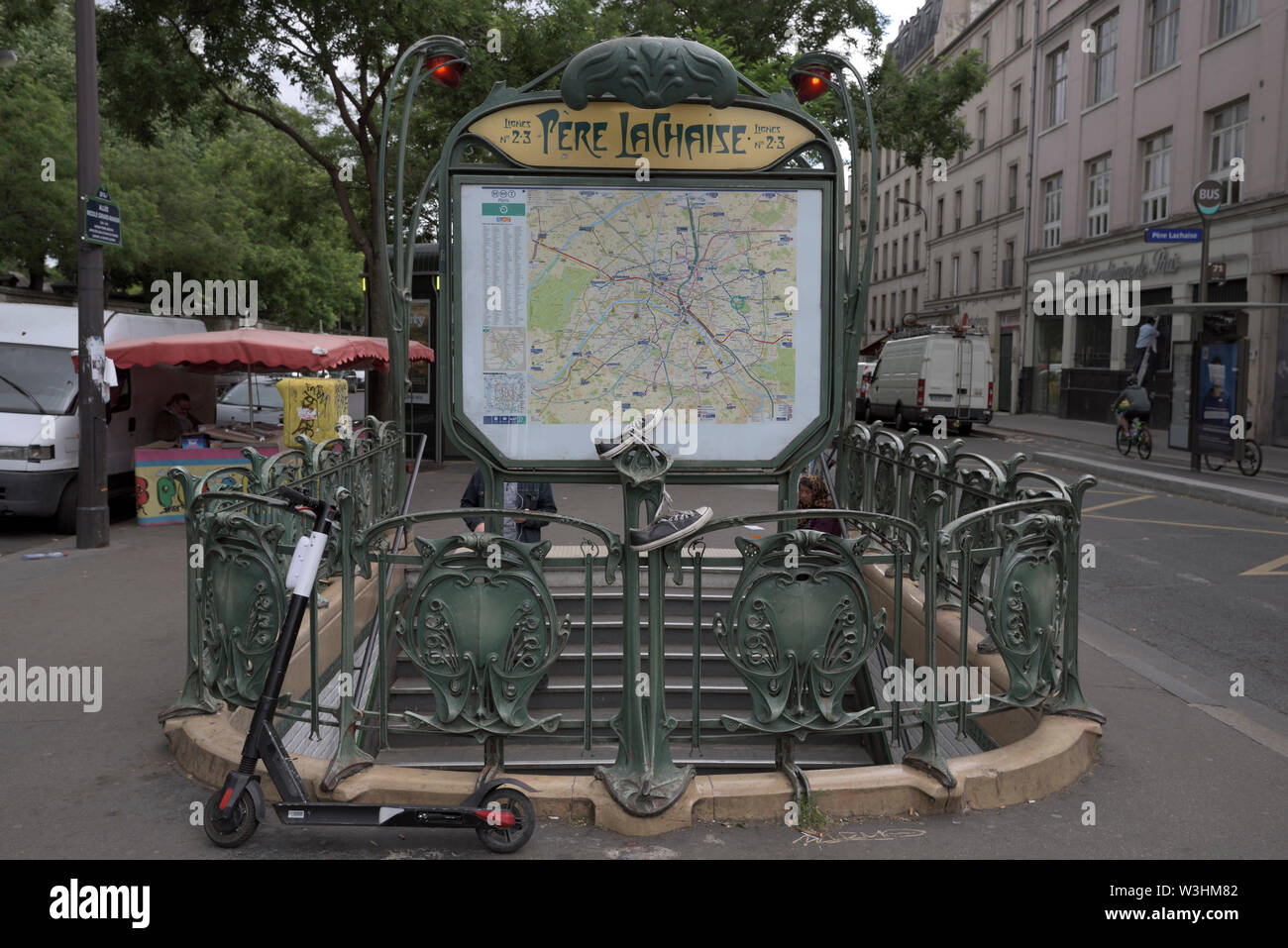 Ingresso alla stazione della metropolitana di Pere Lachaise, Parigi, Francia Foto Stock