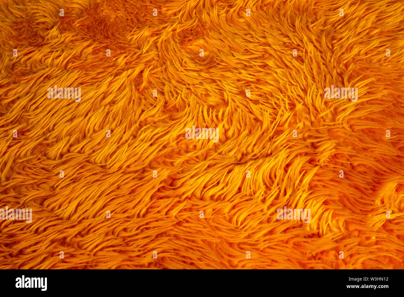 Orange fur texture di sfondo, natura soffice lana colorata Foto Stock
