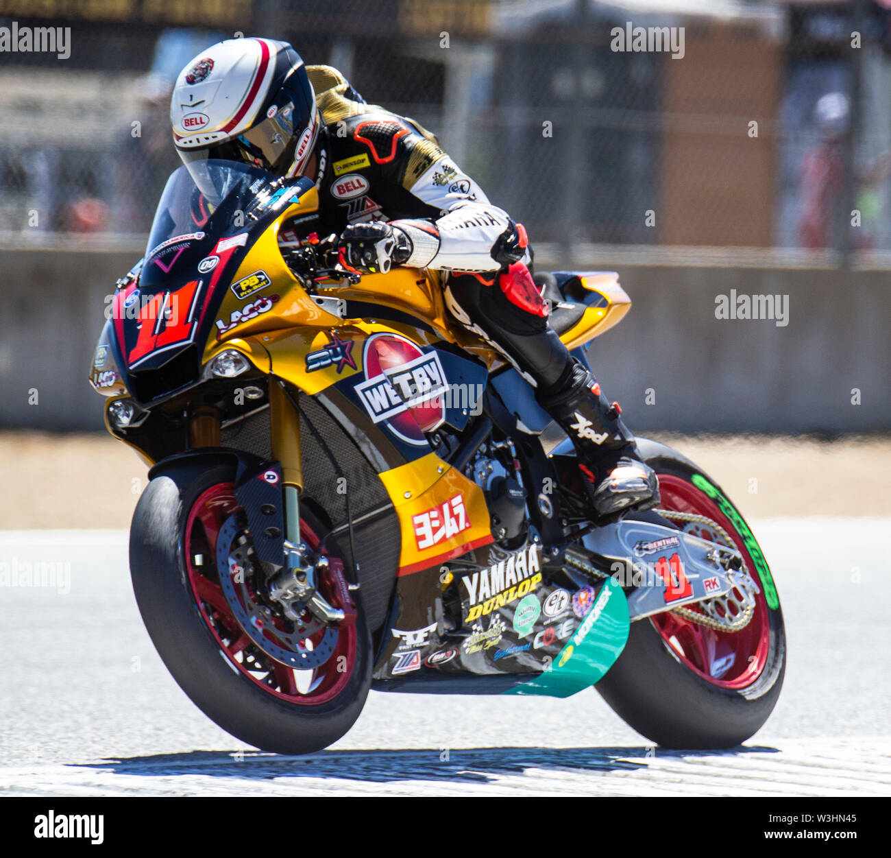 Monterey, CA, Stati Uniti d'America. 13 Luglio, 2019. A. # 11 Mathew Scholtz venuta fuori del turno 3 durante la MotoAmerica SuperBike Gara 2 a Weathertech Raceway Laguna Seca Monterey, CA Thurman James/CSM/Alamy Live News Foto Stock