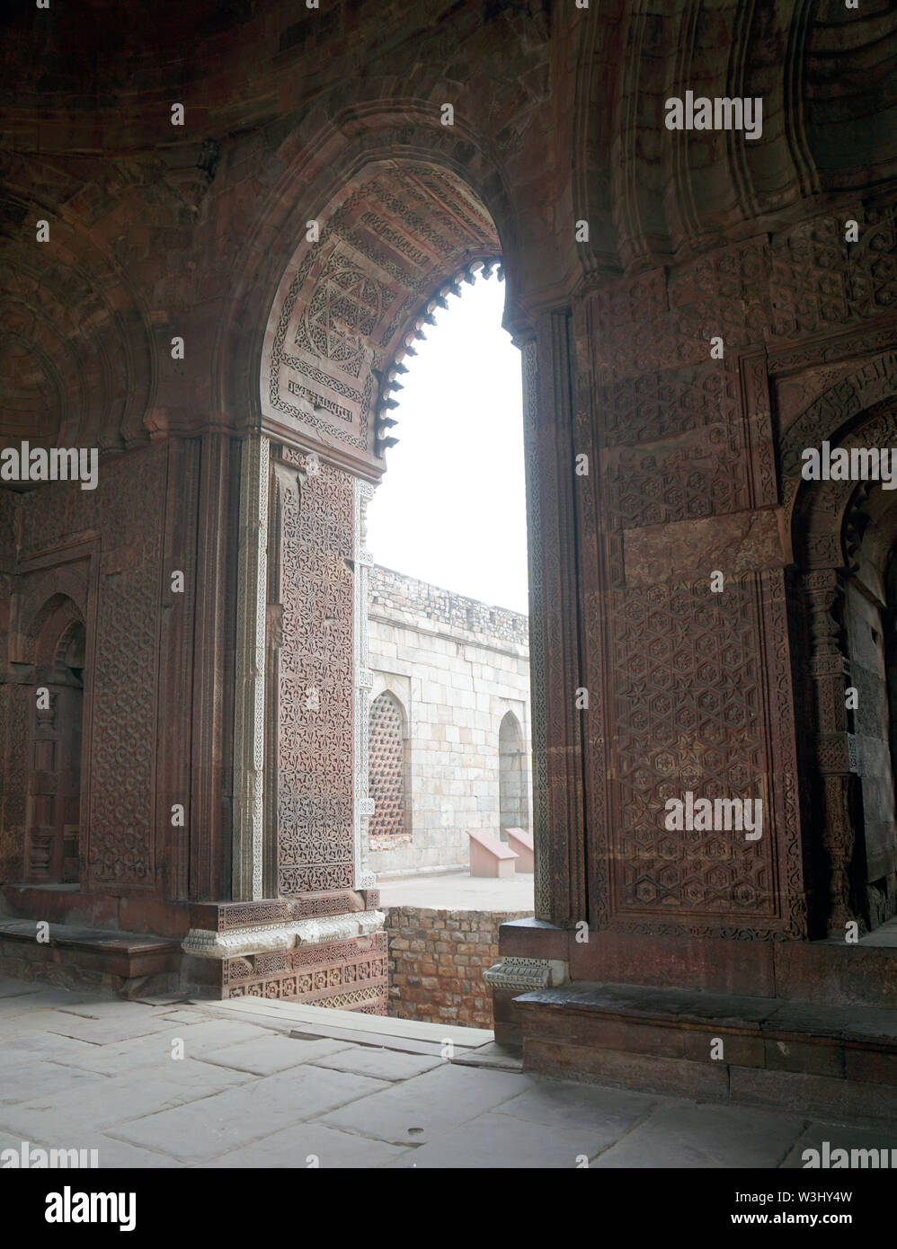 Alai Darwaza gateway, Qutb Minar complesso, Delhi, India Foto Stock