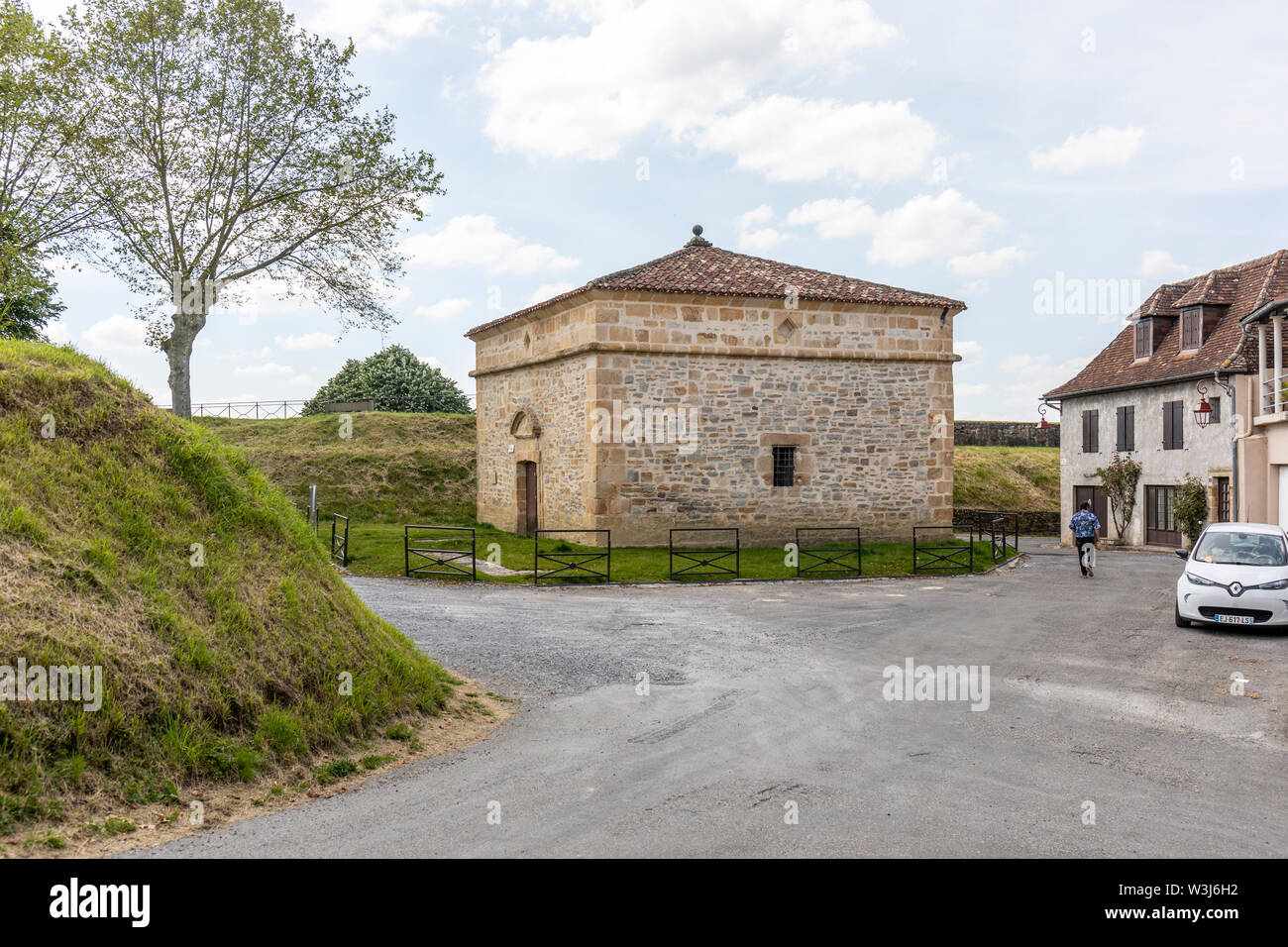 La polvere da sparo Store. Navarrenx è un delizioso piccolo bastide town, situato nella bellissima regione di Béarn. Foto Stock