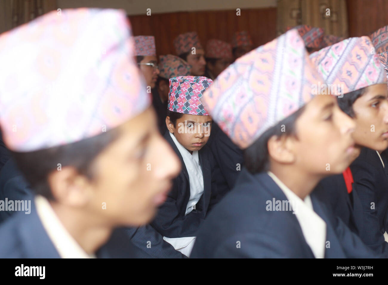 Kathmandu, Nepal, 15 luglio, gli studenti dal Nepal Bidhyashram letto (Scuola Sanskrikt) partecipano a celebrare il Guru purnima (Teache'rs giorno). @Sarita K Foto Stock