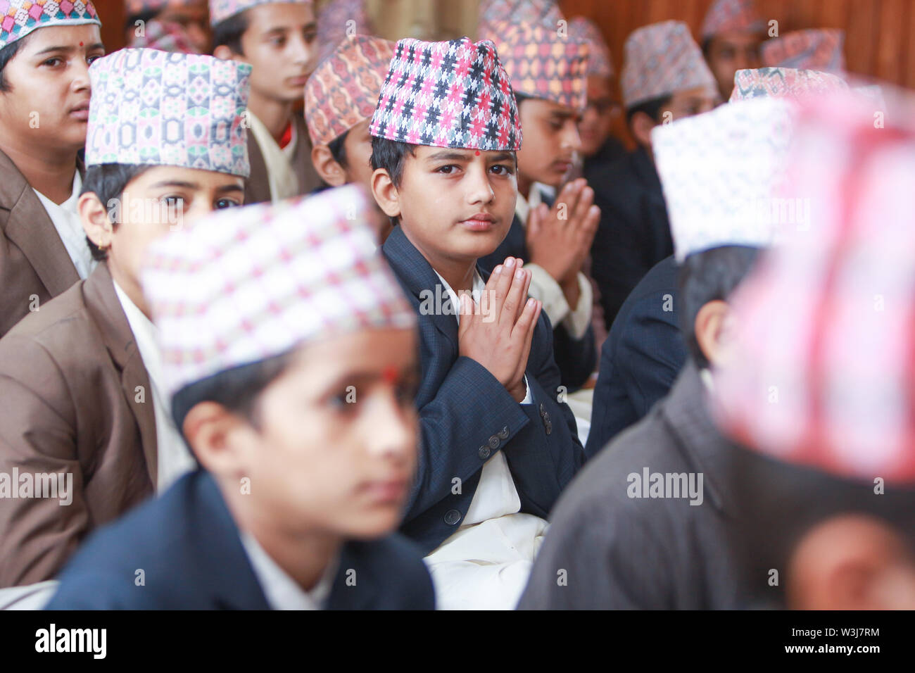 Kathmandu, Nepal, 15 luglio, gli studenti dal Nepal Bidhyashram letto (Scuola Sanskrikt) partecipano a celebrare il Guru purnima (Teache'rs giorno). @Sarita K Foto Stock