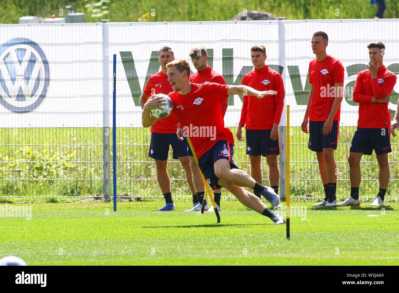 Seefeld, Austria 16. Luglio 2019: 1. BL - 19/20 - RB Leipzig - training camp - 16.07.19 Marcel Halstenberg (pitchBallsport Lipsia), azione/singola immagine/con sfera/| l'utilizzo in tutto il mondo Foto Stock