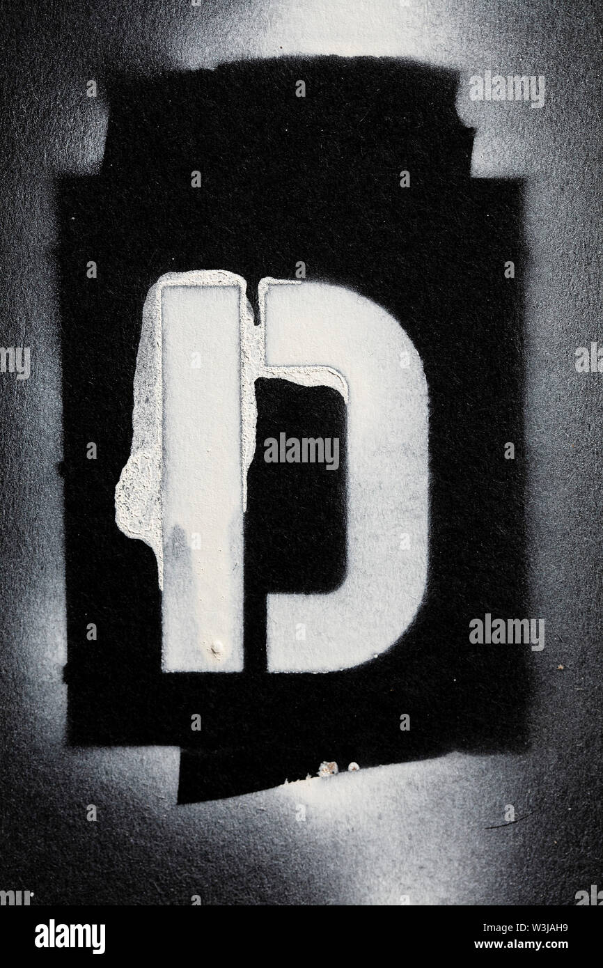 Lettera D grunge paninted spray stencil font Foto Stock