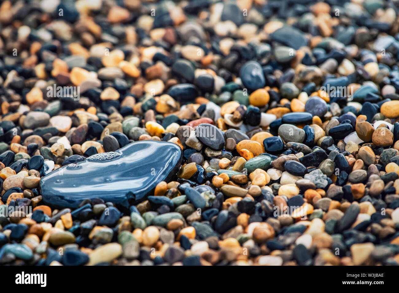 Sfondo astratto con pavimento decorativo pattern del mare la ghiaia, ghiaia texture con il fuoco selettivo. Foto Stock