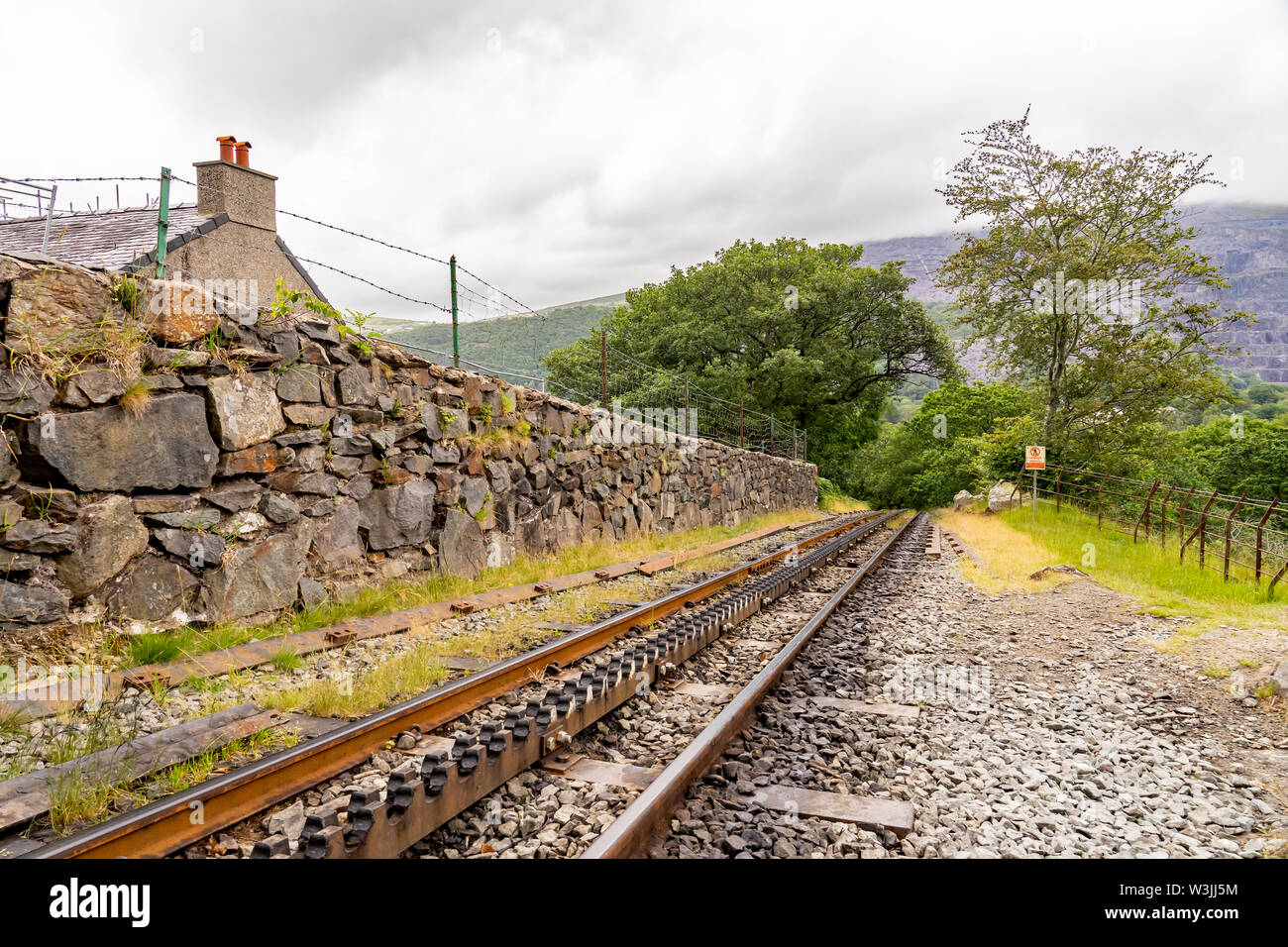 Mount Snowdon ferroviarie, Llanberis, il Galles del Nord. La cremagliera e pignone via ferroviaria in esecuzione su Mount Snowdon Foto Stock