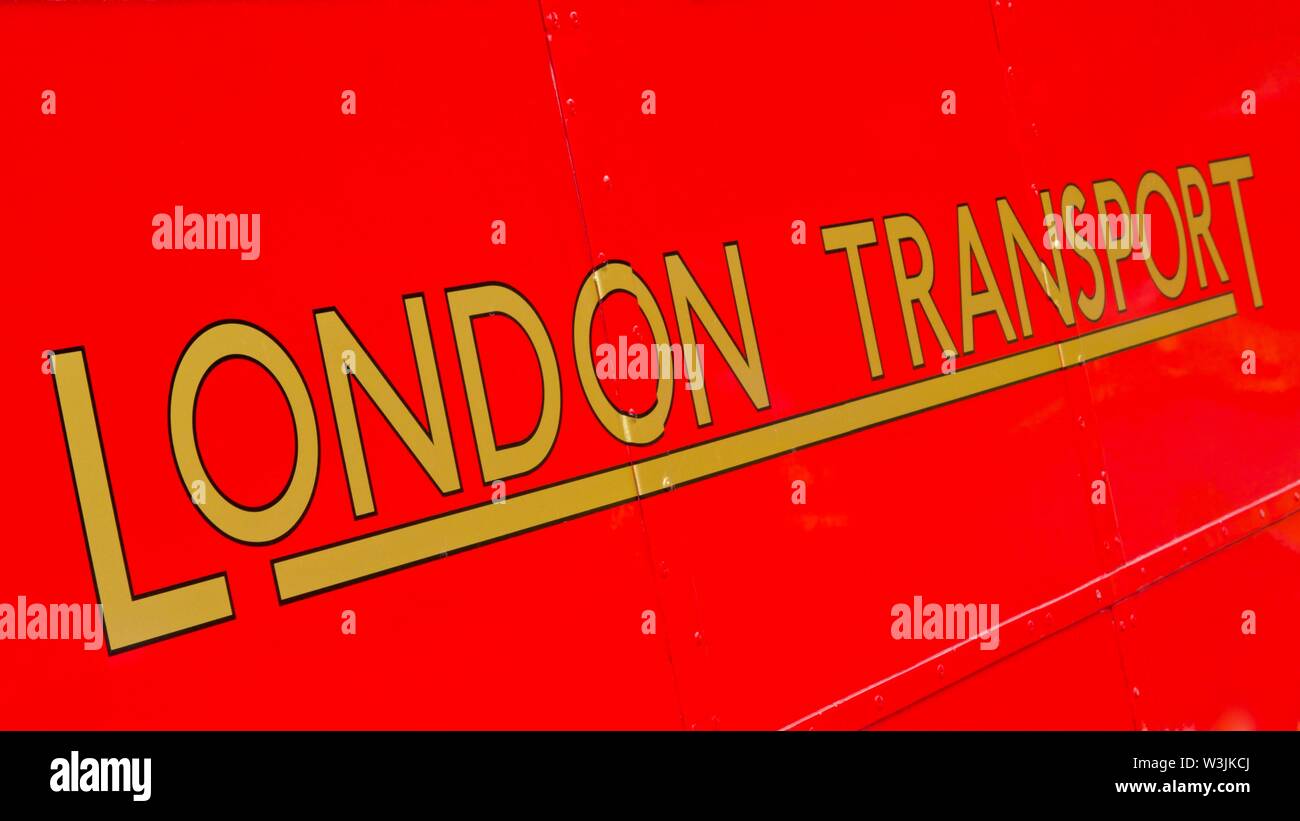 Trasporti di Londra logo su un autobus a due piani Foto Stock