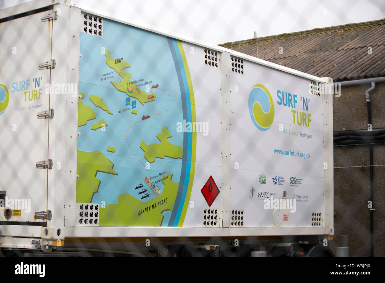 Il colpo grande progetto che utilizza fonti di energia rinnovabili da una turbina eolica e tidal turbine per la produzione di idrogeno. Così come l'alimentazione di una flotta di veicoli th Foto Stock