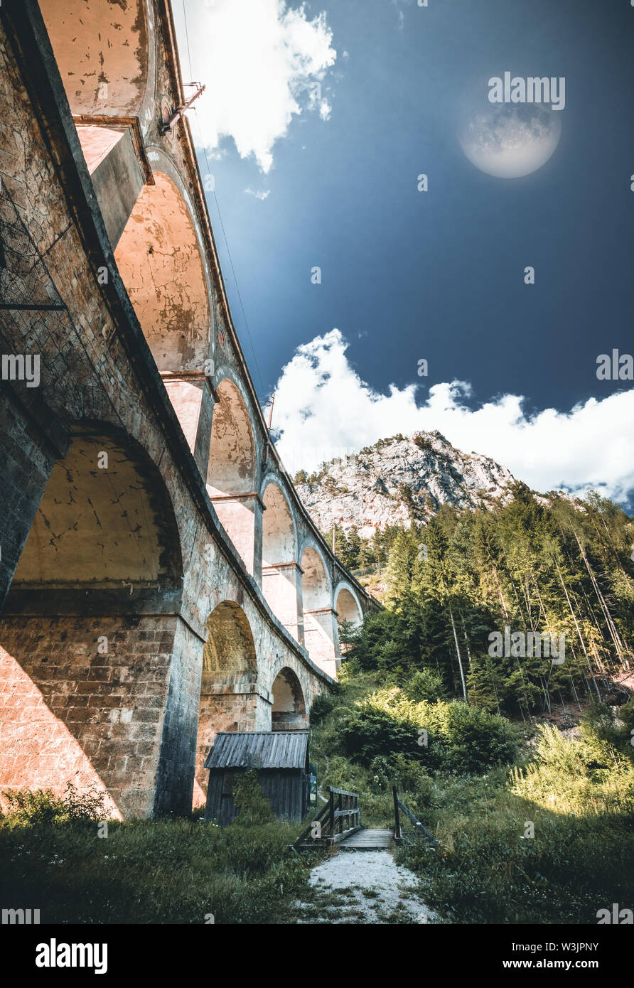 Il viadotto della vecchia ferrovia di Semmering (Semmeringbahn) in Austria Foto Stock