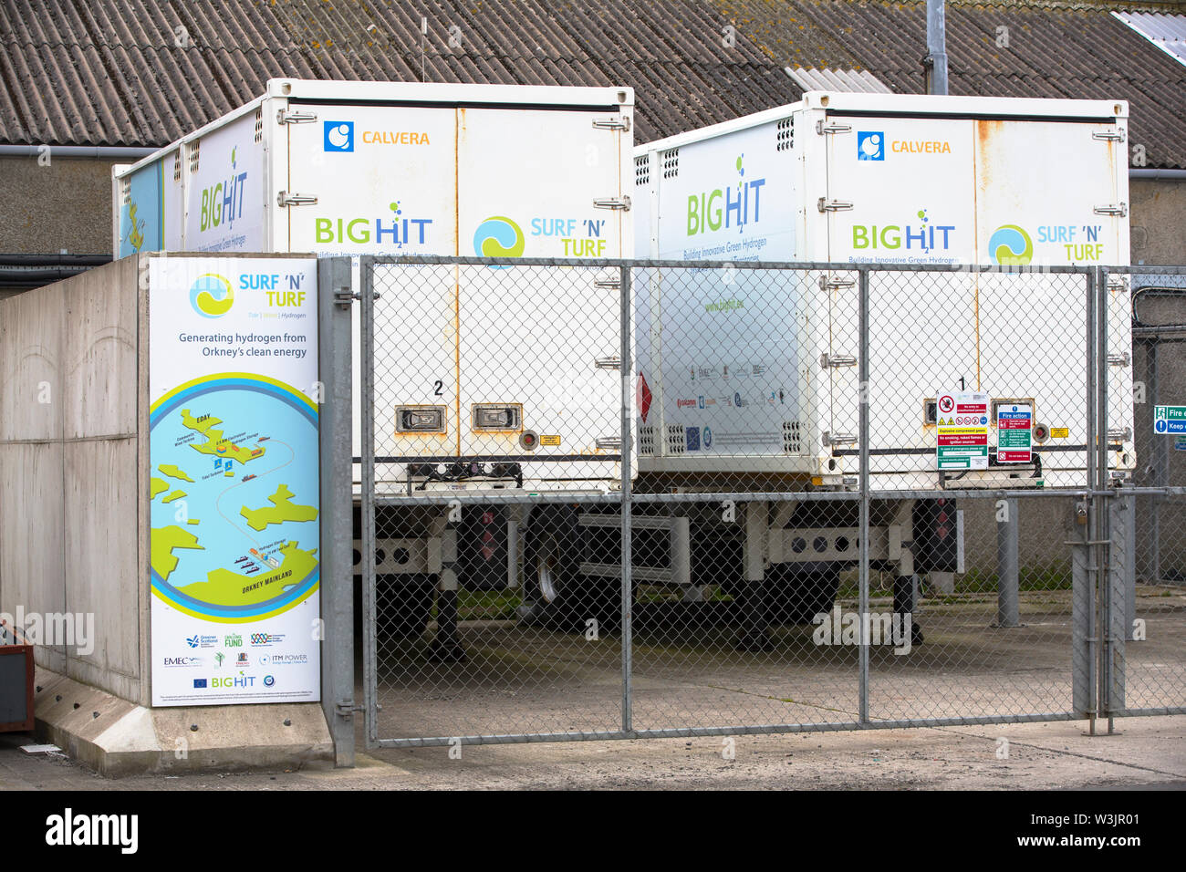 Il colpo grande progetto che utilizza fonti di energia rinnovabili da una turbina eolica e tidal turbine per la produzione di idrogeno. Così come l'alimentazione di una flotta di veicoli th Foto Stock