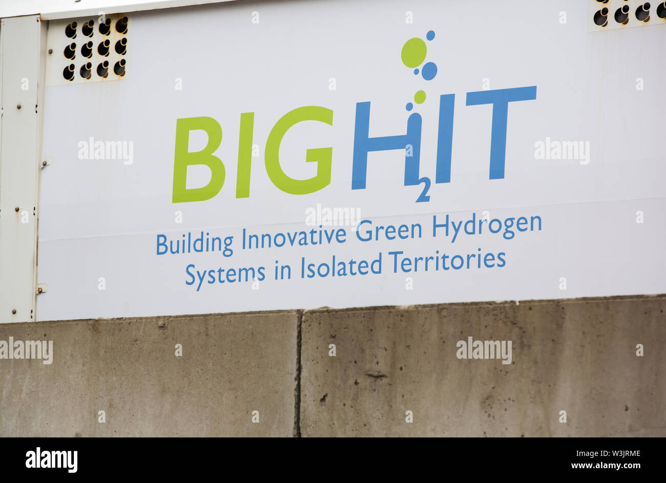 Il colpo grande progetto che utilizza fonti di energia rinnovabili da una turbina eolica e tidal turbine per la produzione di idrogeno. Così come l'alimentazione di una flotta di veicoli th Foto Stock