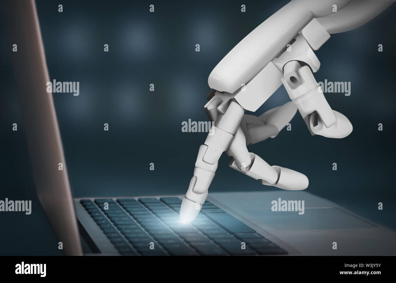 Robot futuristico mano digitando sulla tastiera del notebook Foto Stock