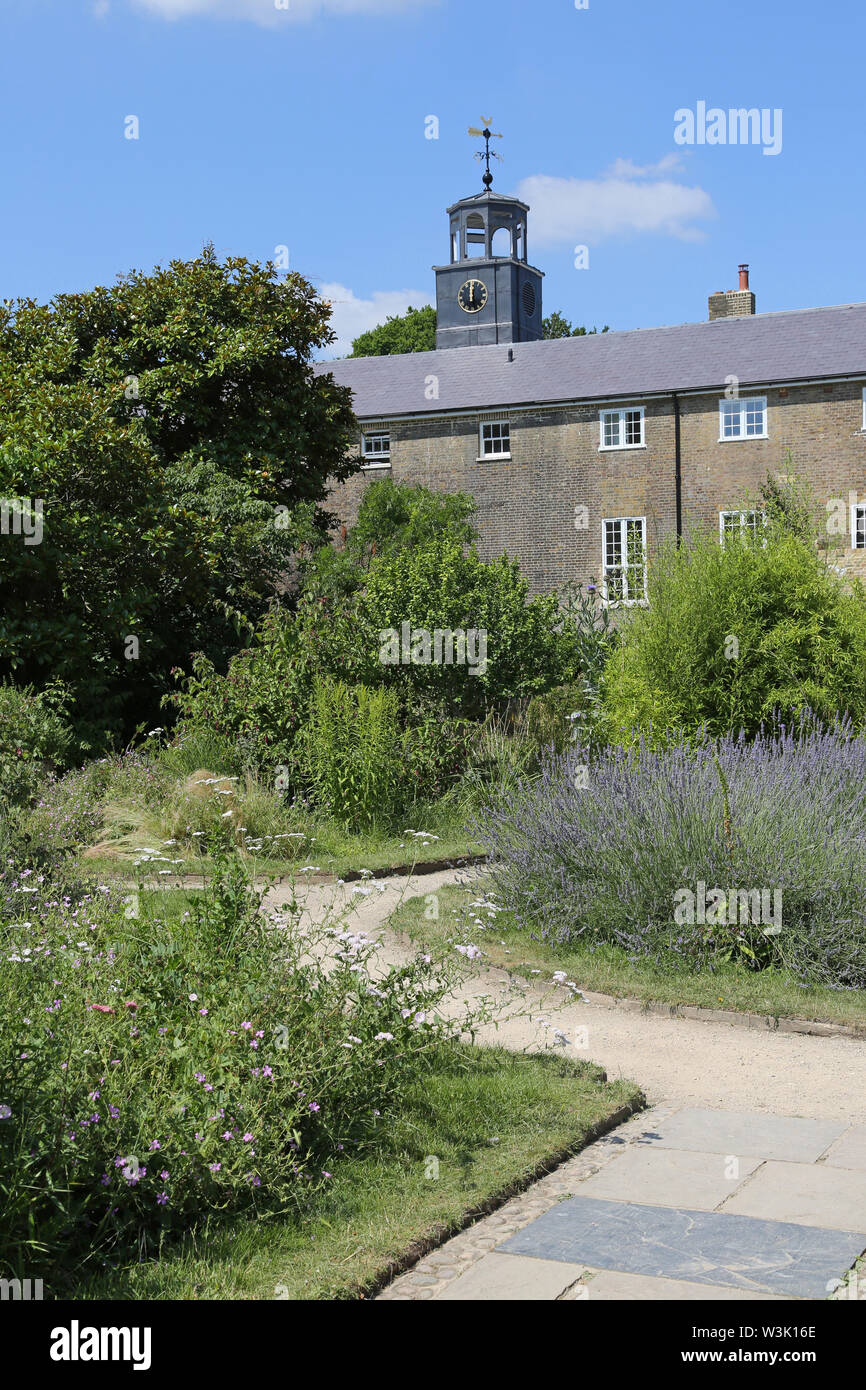 Beckenham Place Park, Londra Sud, Regno Unito. Il neo reintegrato piacere motivi ornamentali in giardini aperti nel 2019. Foto Stock