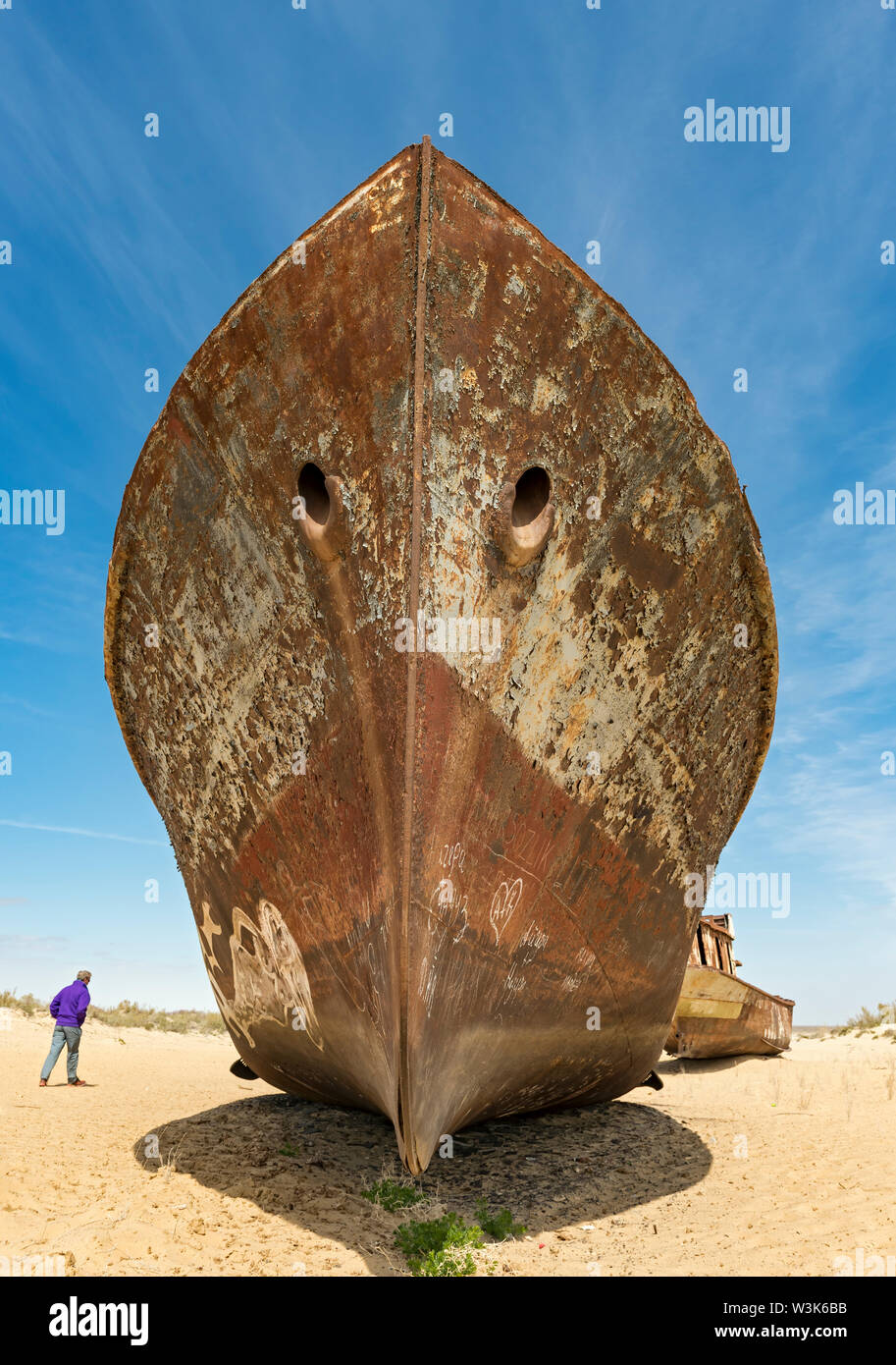 Relitto di nave Moynak cimitero, Moynaq, Uzbekistan Foto Stock