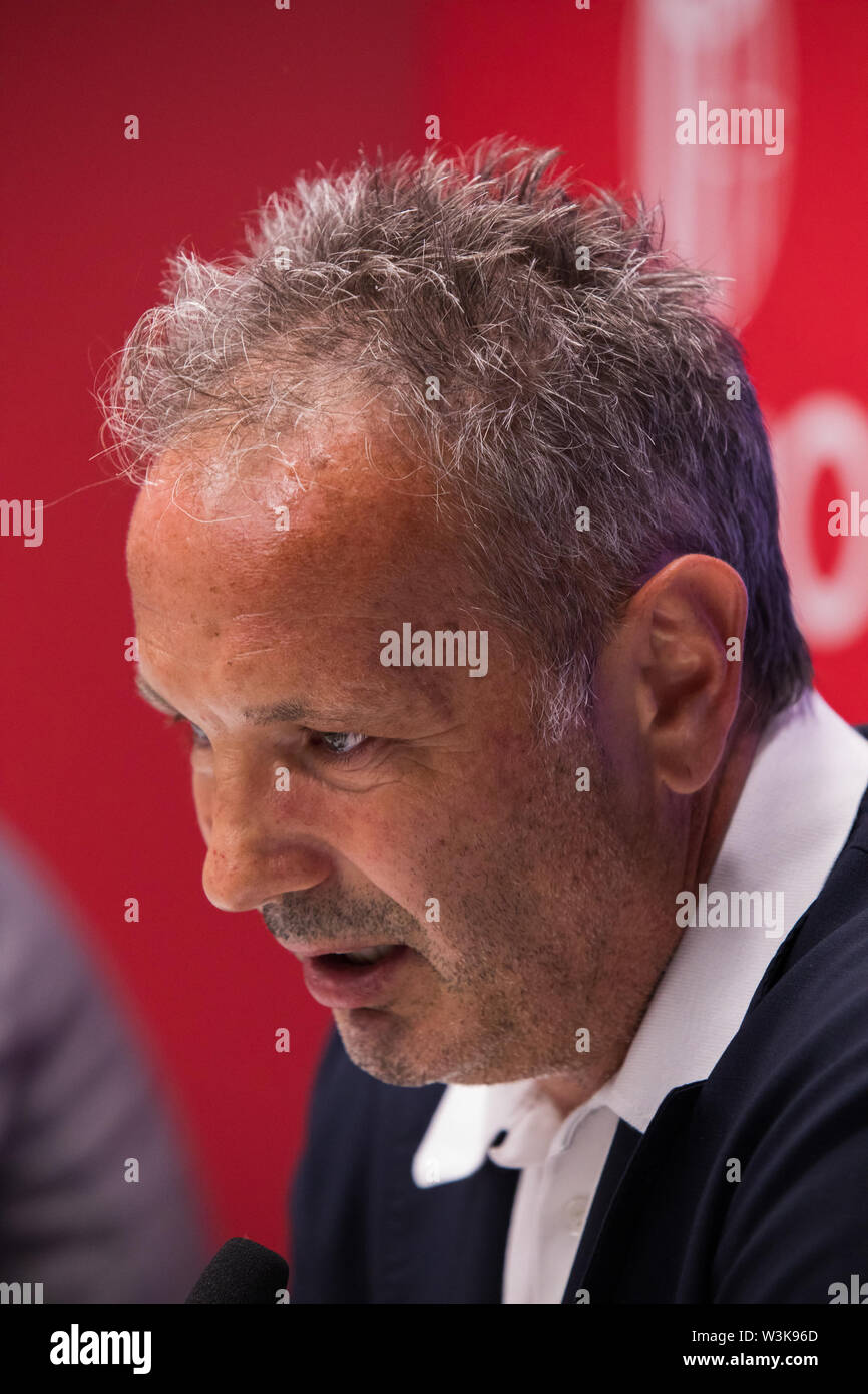 Bologna, Italia. 13 Luglio, 2019. Sinisa Mihajlovic allenatore del Bologna tiene una conferenza stampa Foto Stock