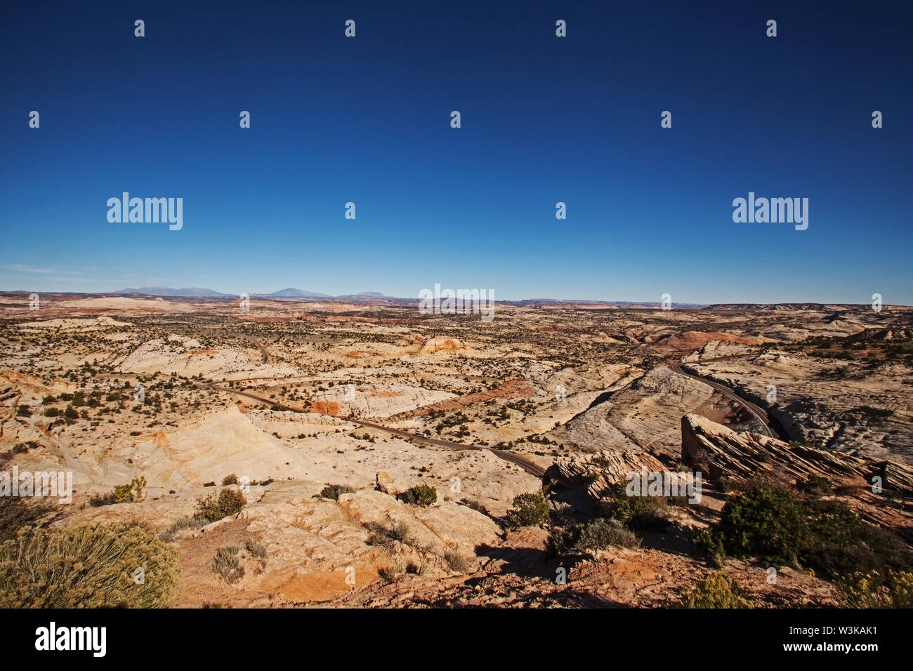 Testa di rocce si affacciano Foto Stock