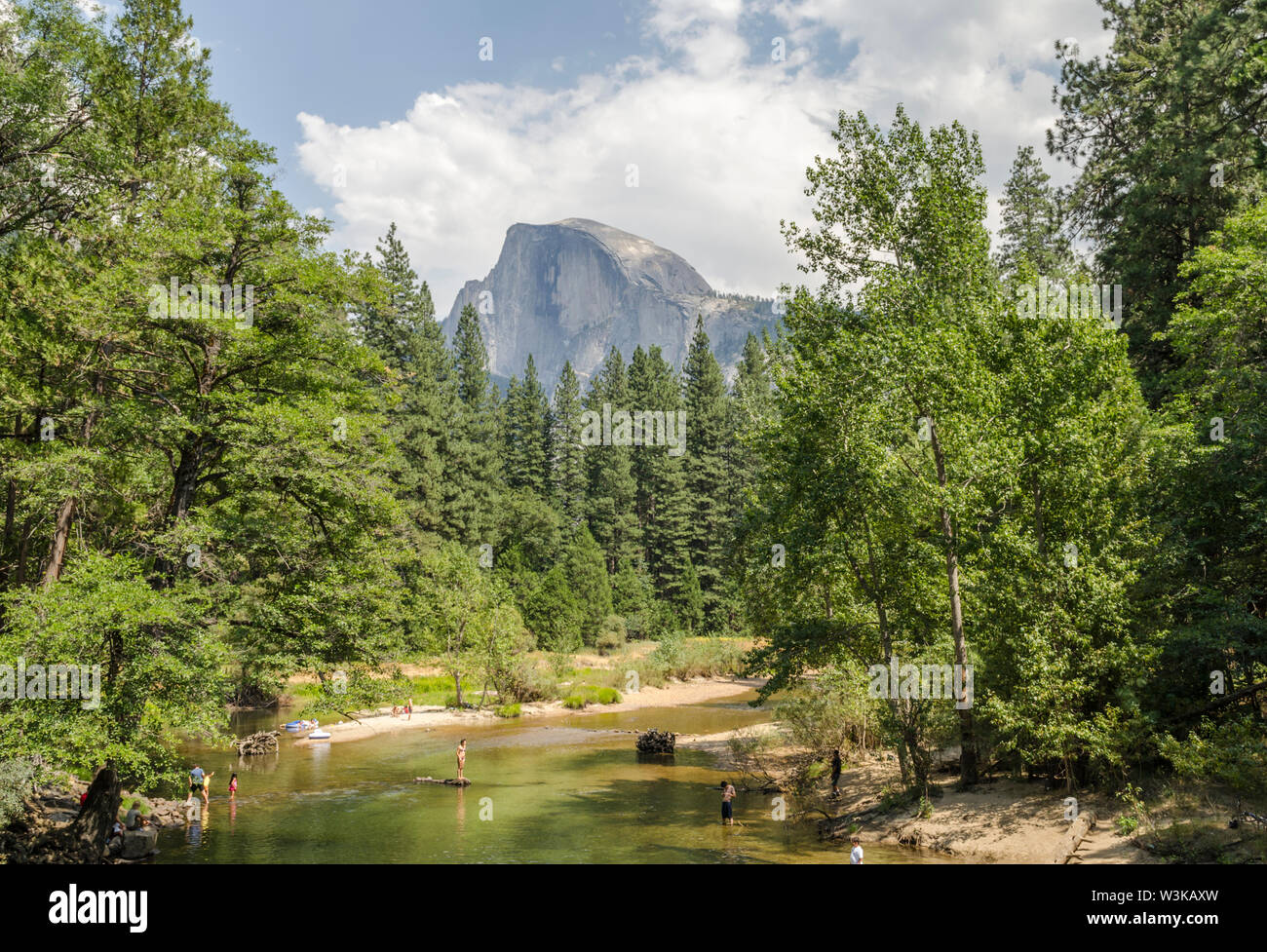 Mezza Cupola vista da Yosemite Valley. Parco Nazionale di Yosemite in California, Stati Uniti d'America. Foto Stock