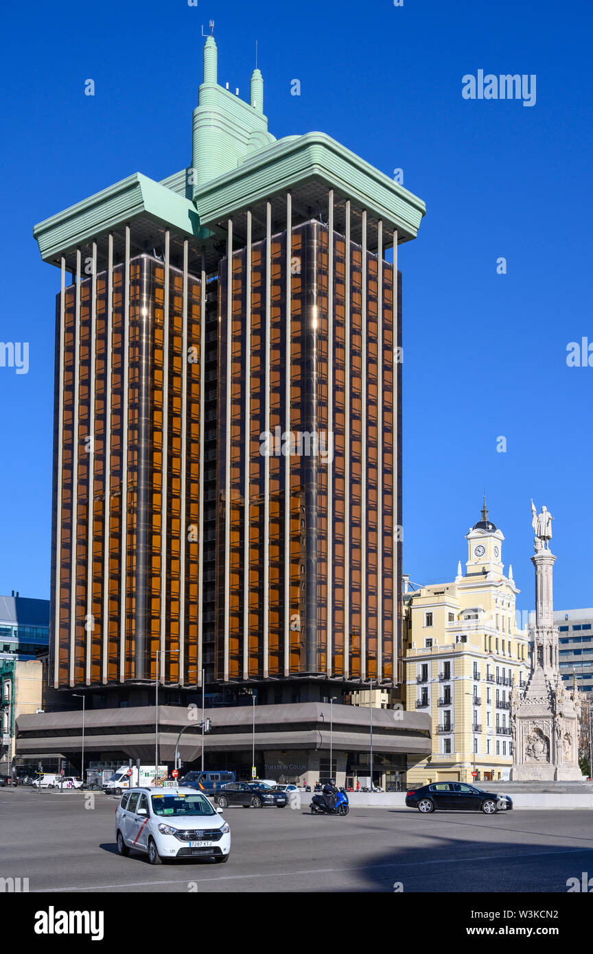 Il Torres de Colón edificio e Monumento a Cristoforo Colombo nella Plaza de Colon, Madrid, Spagna Foto Stock