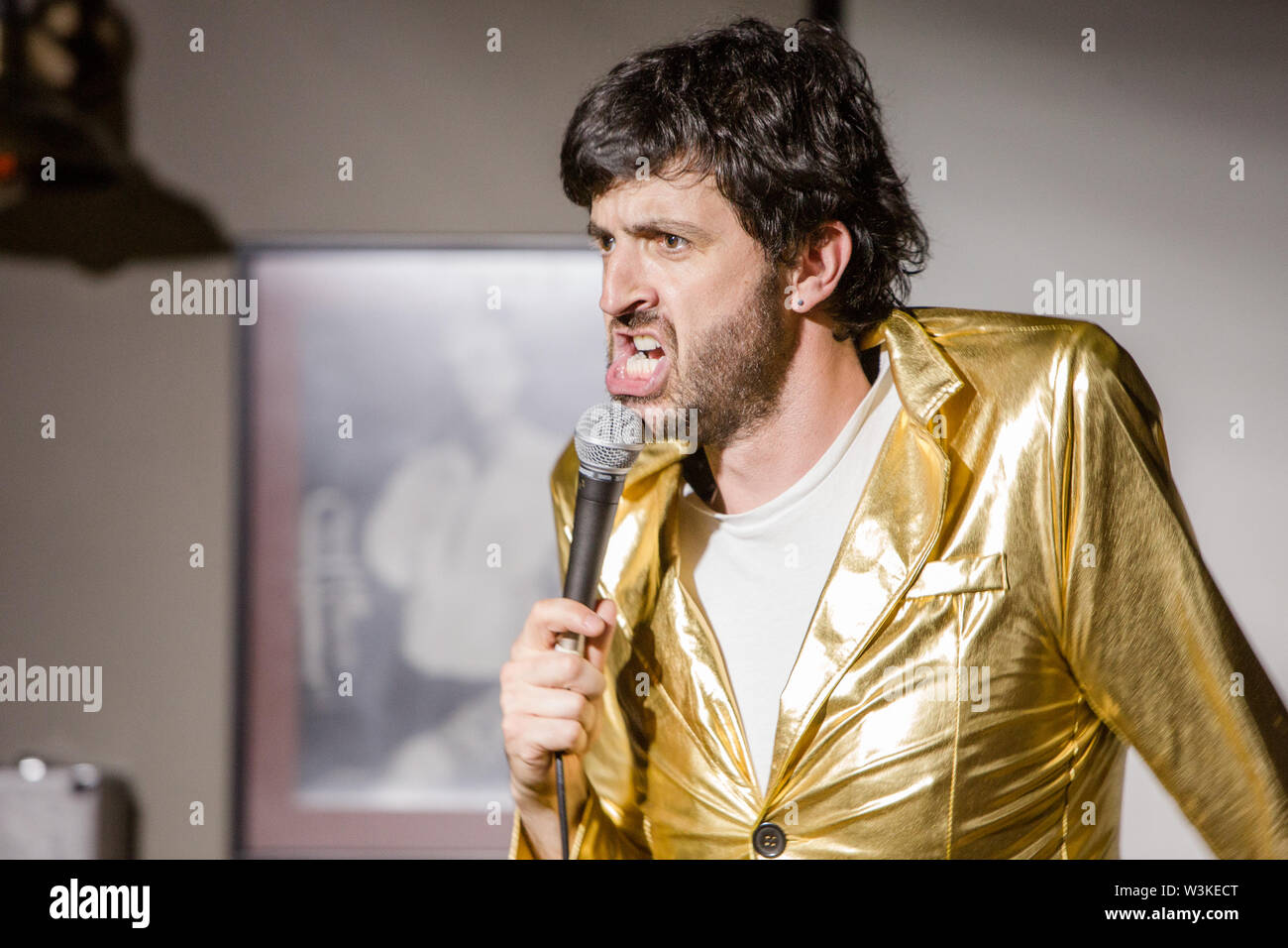 Northampton, Regno Unito. 13 Luglio, 2019. Il comico Spencer Jones esegue il giorno 1 del 2019 Commedia Cassa Comedy Festival a Northampton. Credito: SOPA Immagini limitata/Alamy Live News Foto Stock