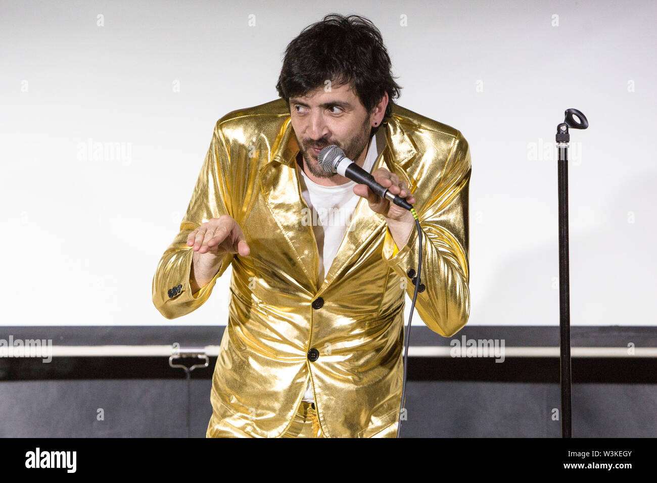 Northampton, Regno Unito. 13 Luglio, 2019. Il comico Spencer Jones esegue il giorno 1 del 2019 Commedia Cassa Comedy Festival a Northampton. Credito: SOPA Immagini limitata/Alamy Live News Foto Stock