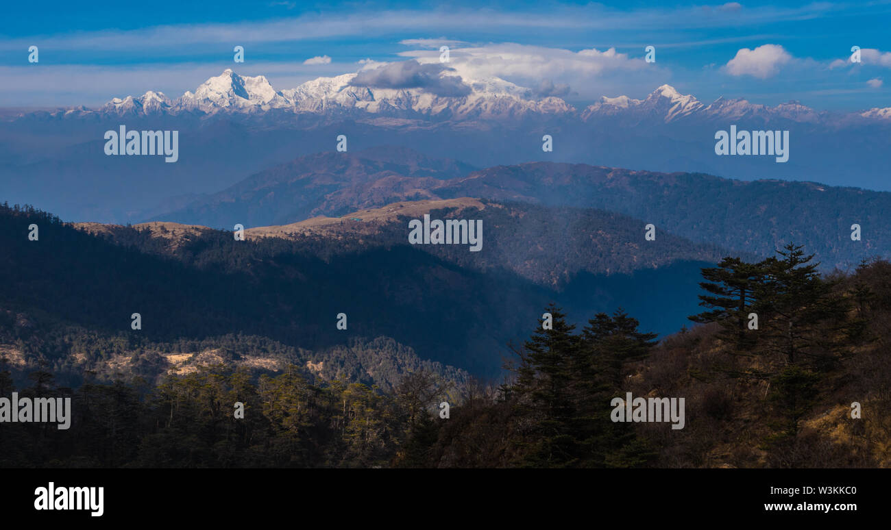 Gamma di Kangchendzonga sleeping Buddha sul trekking estivo 2018 Foto Stock