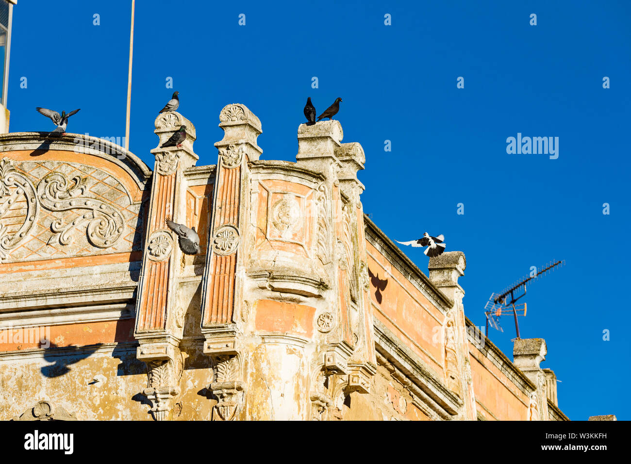 Dettagli della facciata del vecchio café Mourao In Olhao, Algarve, PORTOGALLO Foto Stock