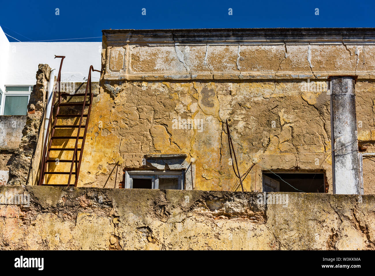 Dettagli della facciata del vecchio café Mourao In Olhao, Algarve, PORTOGALLO Foto Stock