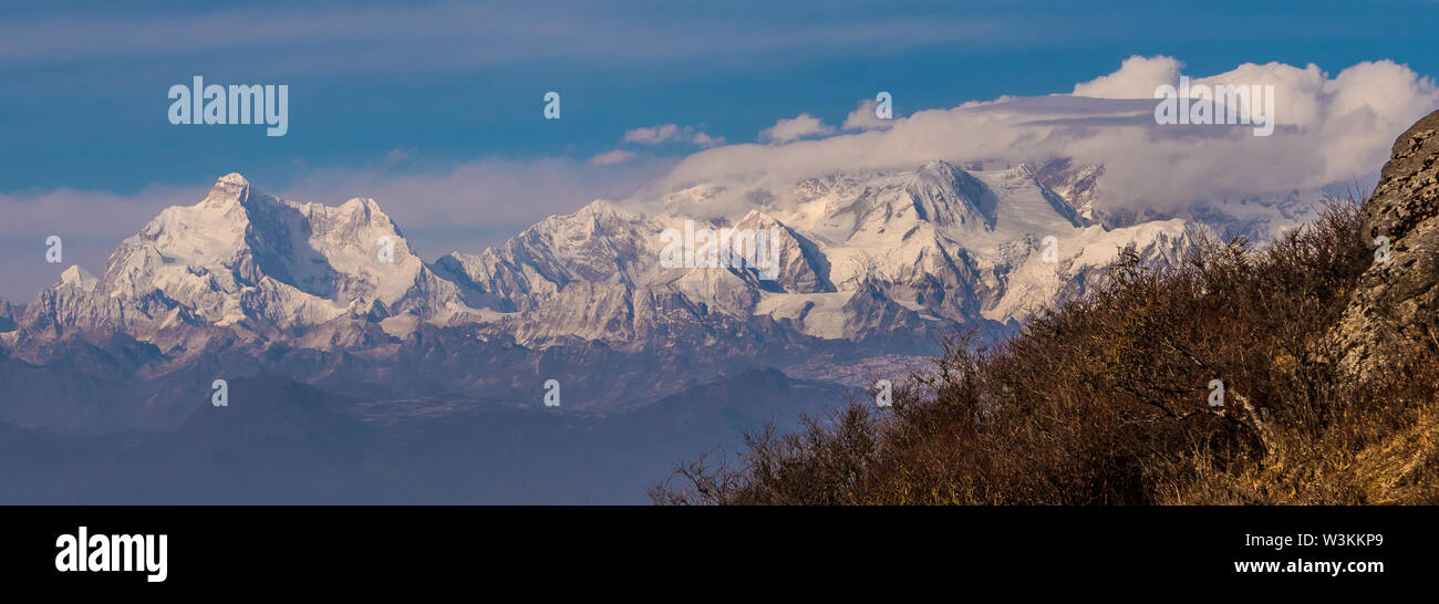 Gamma di Kangchendzonga sleeping Buddha sul trekking estivo 2018 Foto Stock