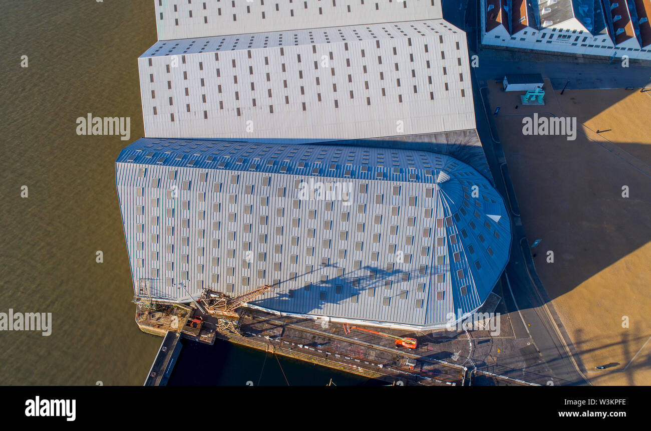 Edifici al Chatham Historic Dockyard nel Kent, Regno Unito, il Big Store, Fabbro e Mast House e Mold Loft visto dall'aria - legalmente fucilato dal drone. Foto Stock